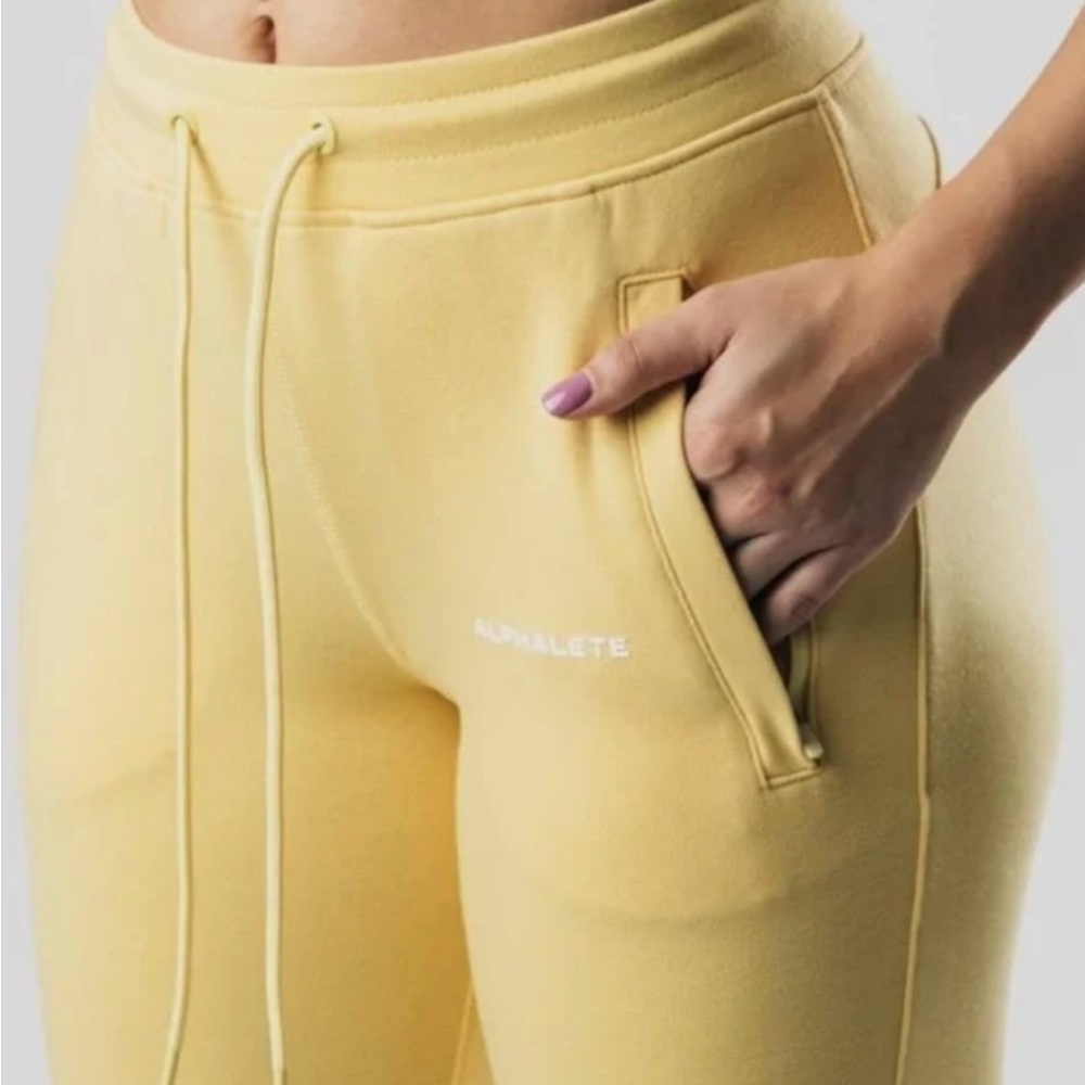 NWT💛 Alphalete Pastel Yellow Joggers